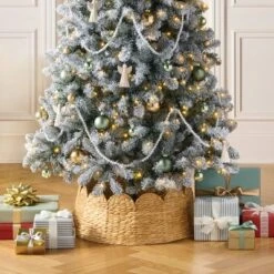 Christmas Water Hyacinth Scalloped Tree Collar - Wondershopâ˘